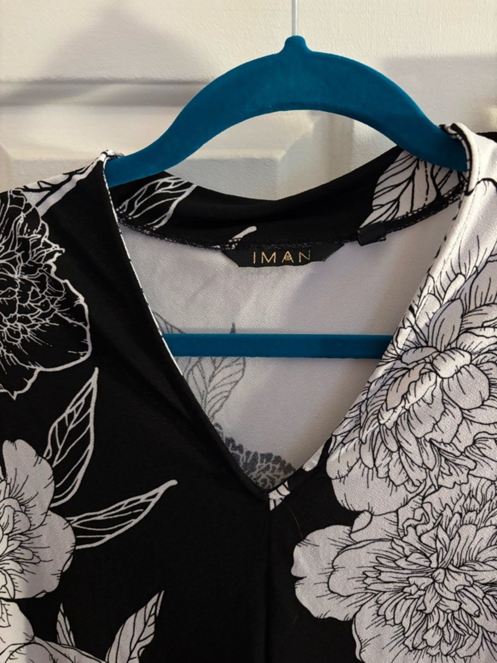 IMAN Black and White Floral V-Neck Set - Picture 2 of 2